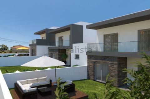 Moradia Geminada T4