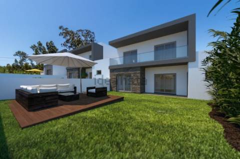 Moradia Geminada T4