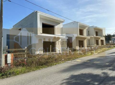 Moradia Geminada T4