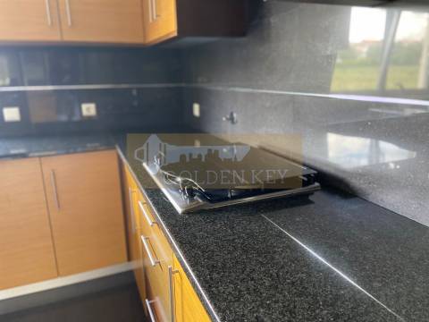 Moradia T5 em Gândara dos Olivais