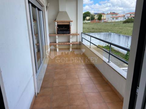 Moradia T5 em Gândara dos Olivais