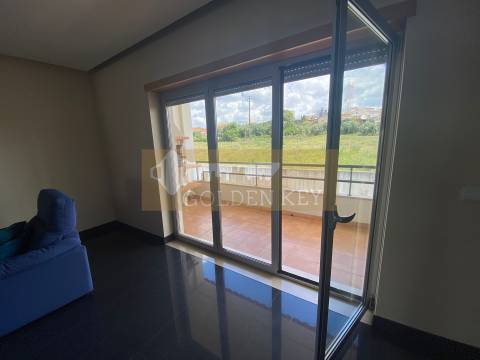 Moradia T5 em Gândara dos Olivais