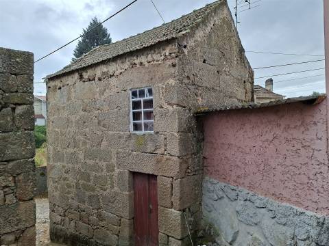 Moradia para Recuperar em Vila Cortês da Serra, Gouveia