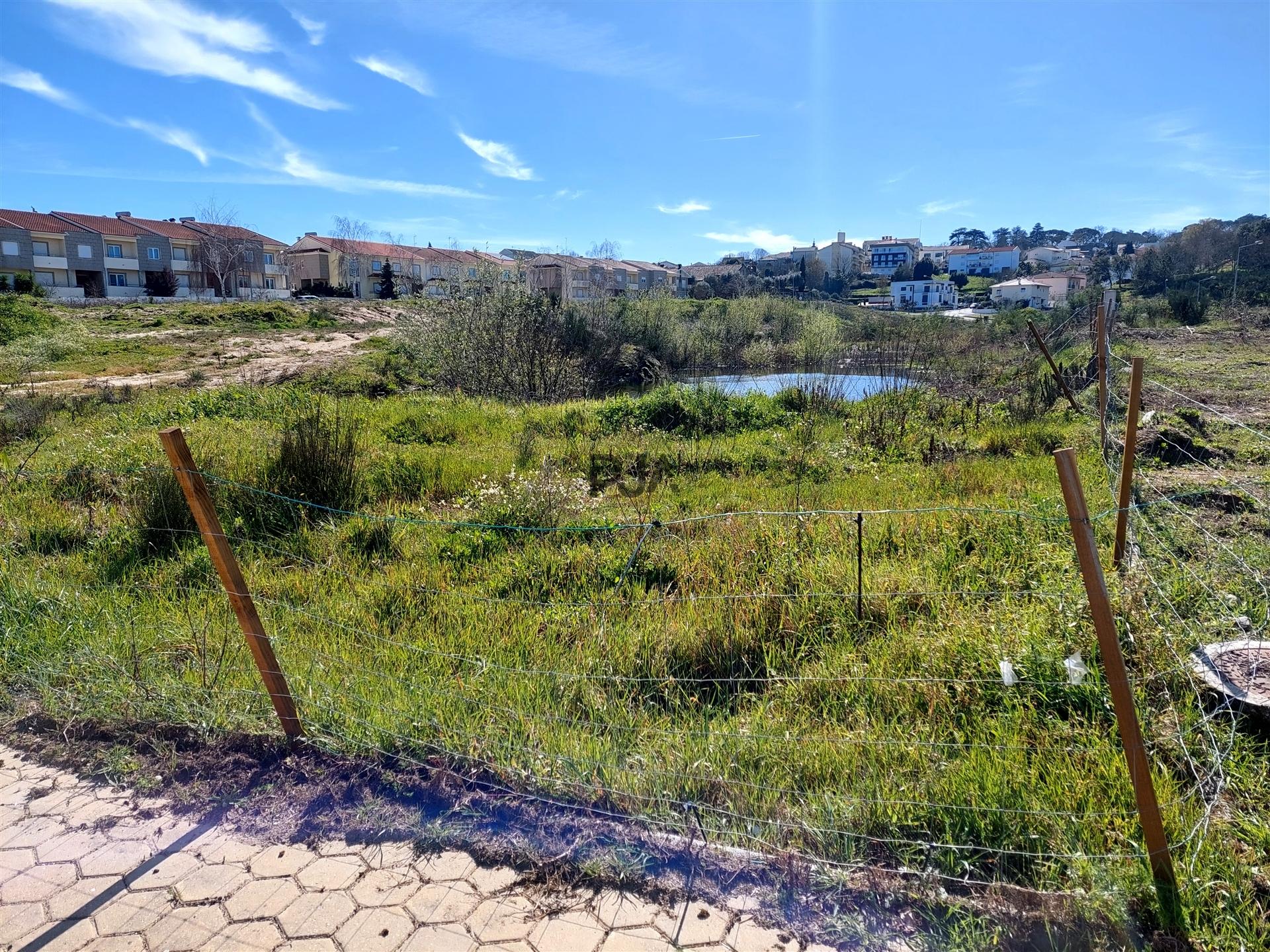 Lote para construção de prédio - 8 fogos em Mangualde