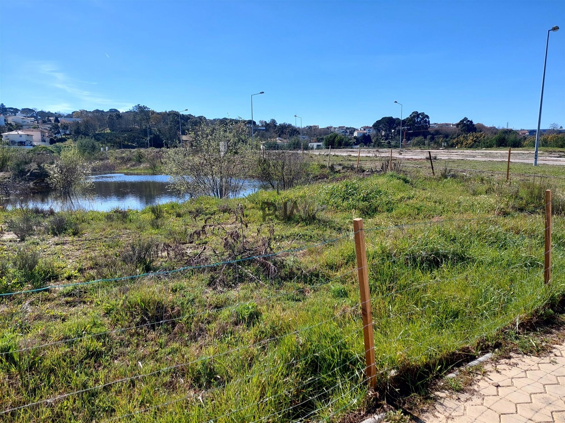 Lote para construção de prédio - 8 fogos em Mangualde