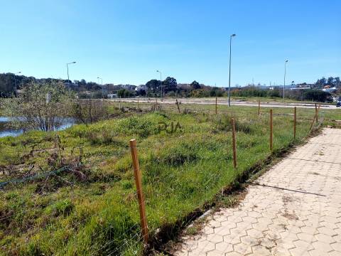 Lote para construção de prédio - 8 fogos em Mangualde
