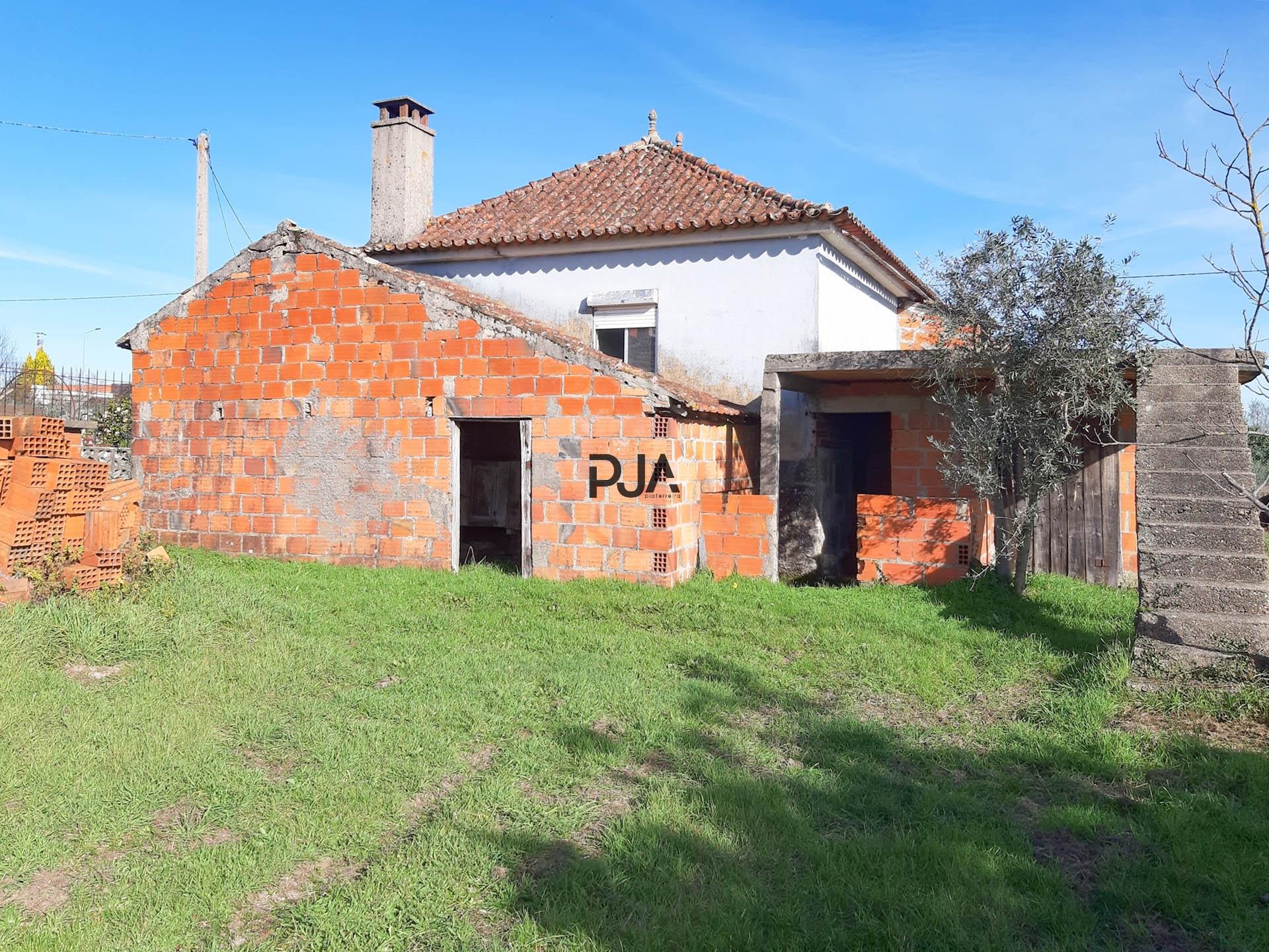 Moradia para Recuperar em Lajeosa do Dão