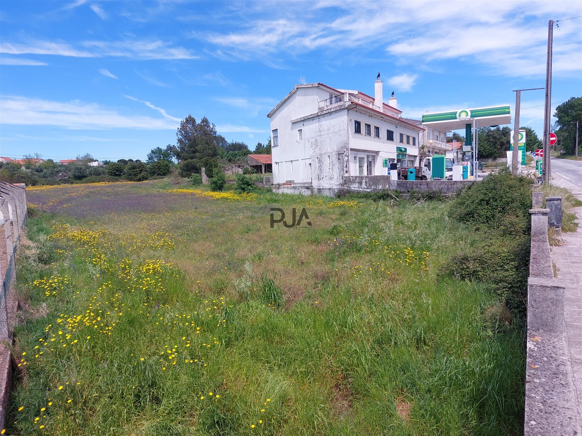 Terreno com viabilidade de construção em Vila Cortês