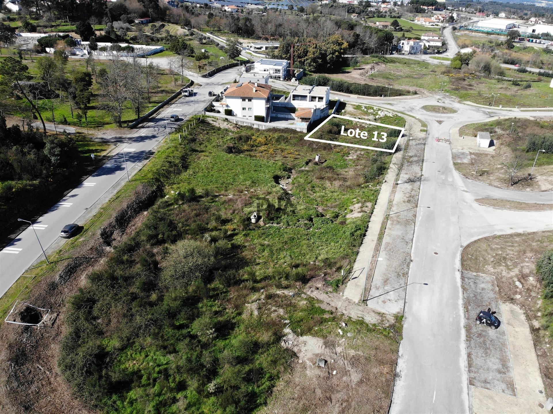 Lote para Construção de prédio - 6 fogos em Mangualde
