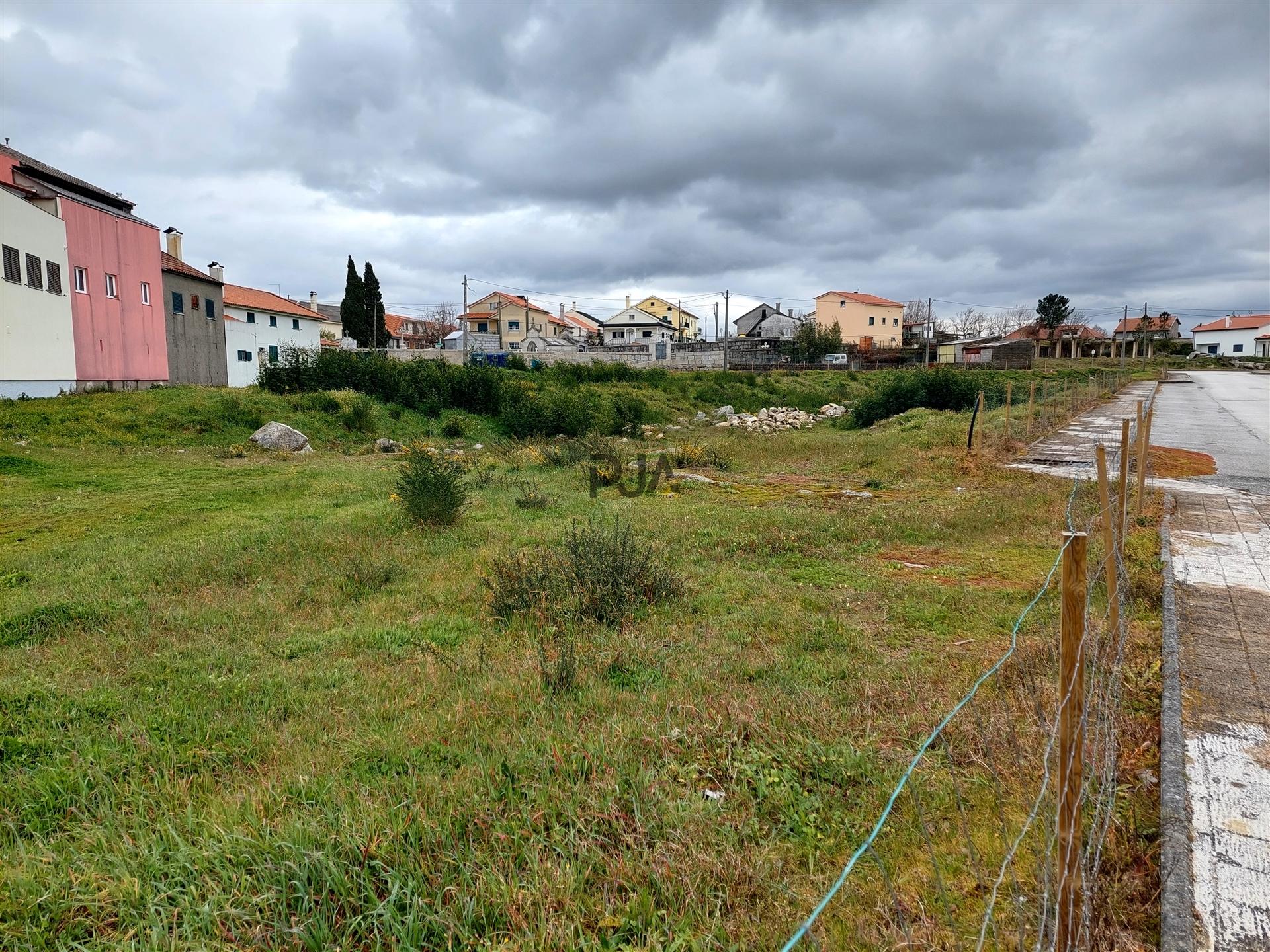Lotes de terreno para construção de moradias isoladas em Infias