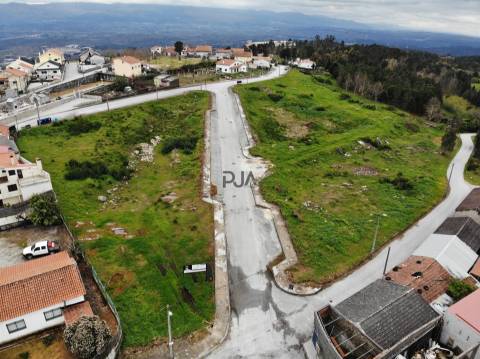 Lotes de terreno para construção de moradias isoladas em Infias