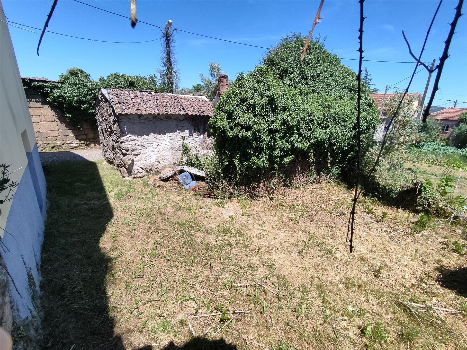 Moradia para reconstrução em Peges