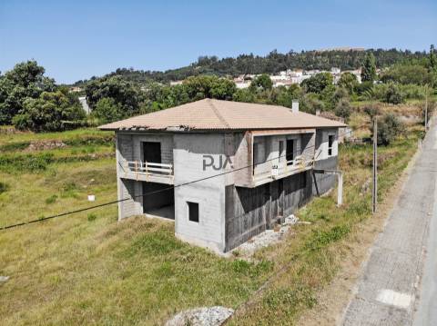 Moradia T3 Isolada em construção