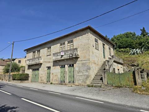 Moradia Rústica T5 em Fornos de Algodres