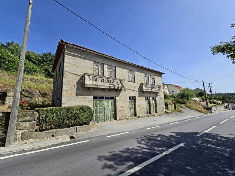 Moradia Rústica T5 em Fornos de Algodres