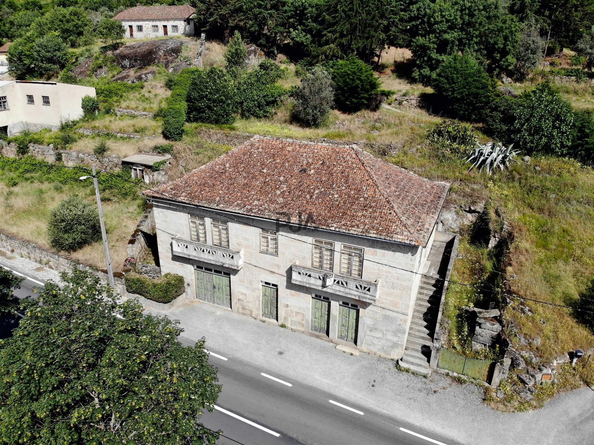 Moradia Rústica T5 em Fornos de Algodres