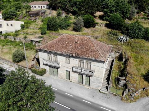 Moradia Rústica T5 em Fornos de Algodres