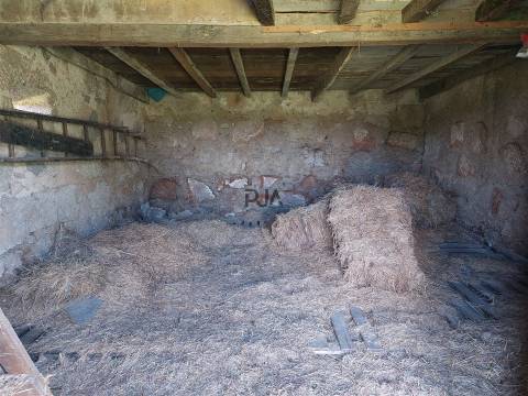 Casa tradicional em pedra em Vila Cortês da Serra, Gouveia