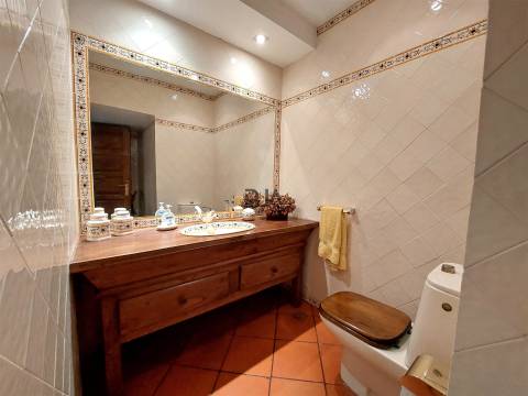 Apartamento T5 em Praça de Goa, Viseu