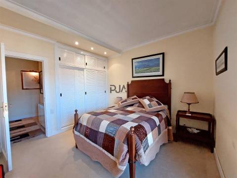 Apartamento T5 em Praça de Goa, Viseu