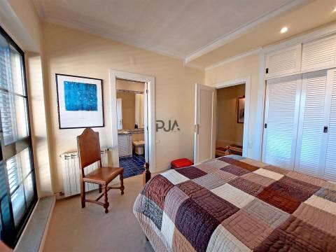Apartamento T5 em Praça de Goa, Viseu