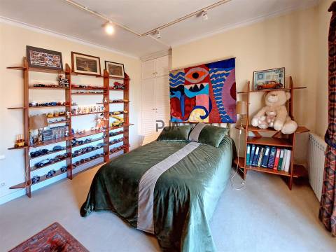 Apartamento T5 em Praça de Goa, Viseu