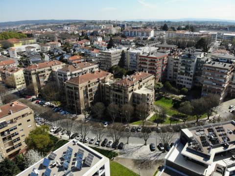 Apartamento T5 em Praça de Goa, Viseu