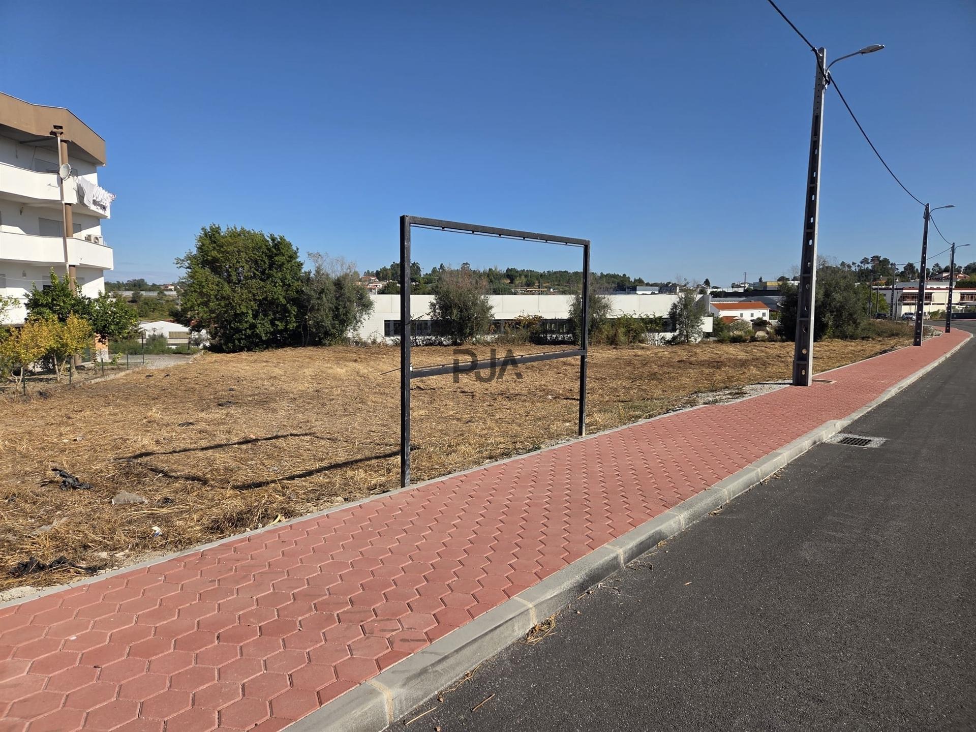 Terreno para construção de prédio com 9 fogos em Mangualde