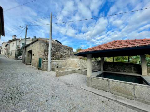 Ruína em Granito em Oliveira de Barreiros, Viseu