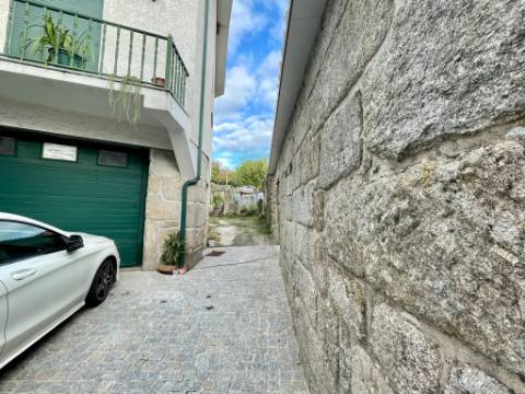 Ruína em Granito em Oliveira de Barreiros, Viseu