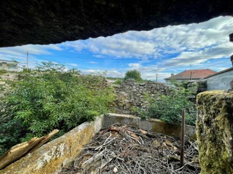 Ruína em Granito em Oliveira de Barreiros, Viseu