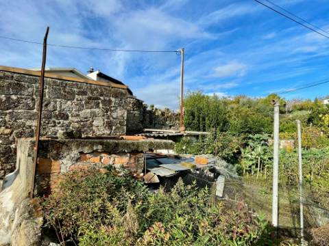 Ruína em Granito em Oliveira de Barreiros, Viseu