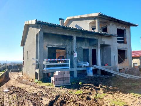 Moradia T4 em S. João de Lourosa, Viseu