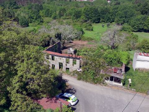 Moradia Devoluta em pedra em Casal Vidona, Santa Comba Dão