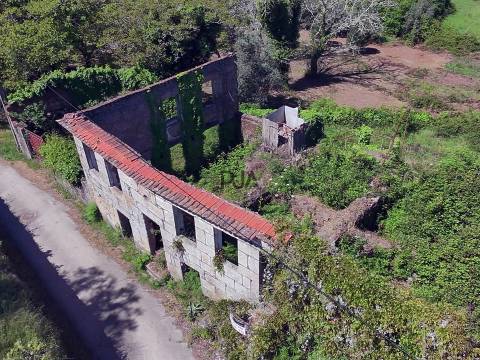Moradia Devoluta em pedra em Casal Vidona, Santa Comba Dão