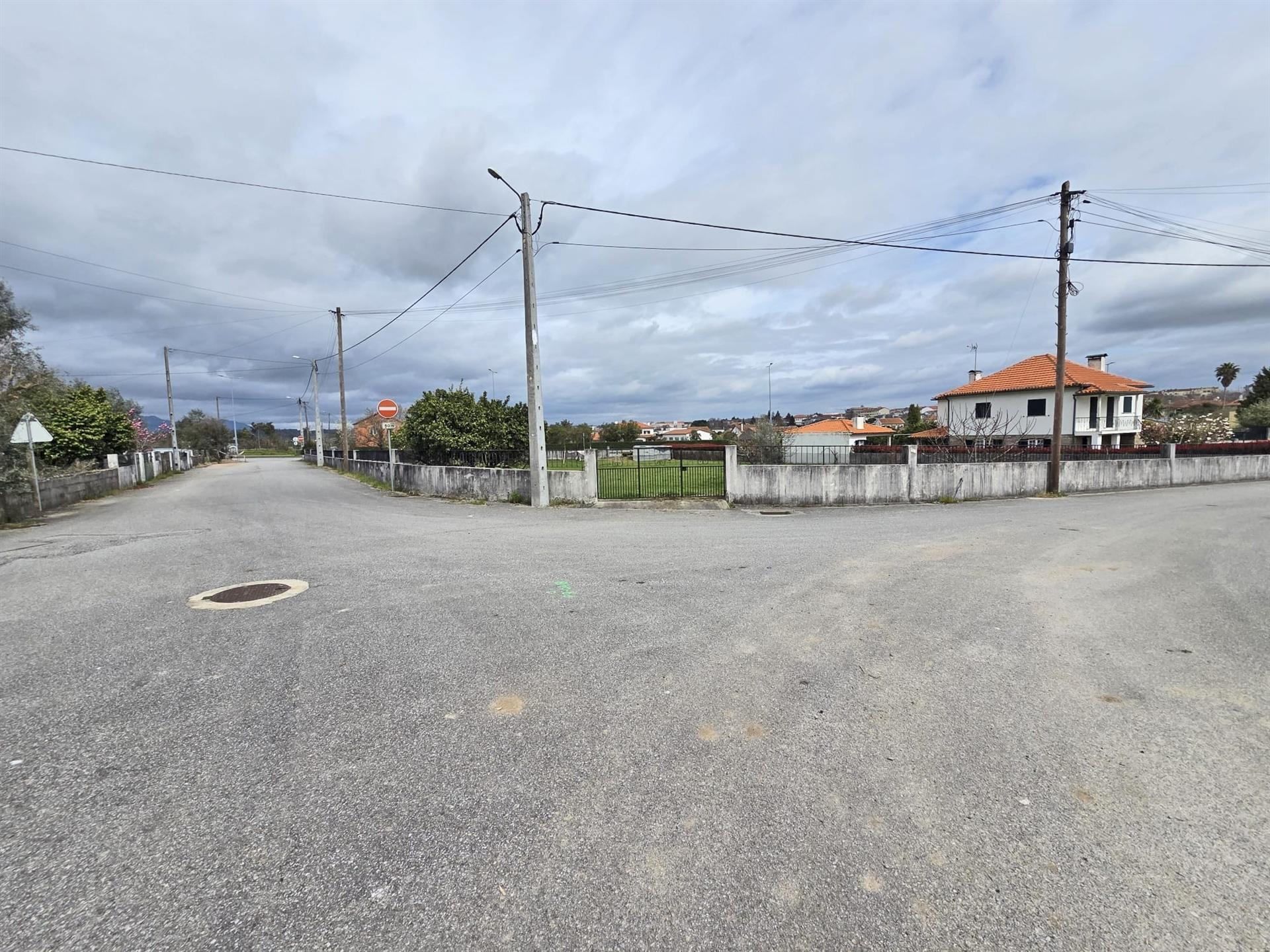 Lote de Terreno para Construção de Prédio com 10 fogos em Tondela