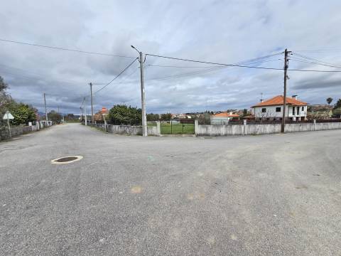 Lote de Terreno para Construção de Prédio com 10 fogos em Tondela