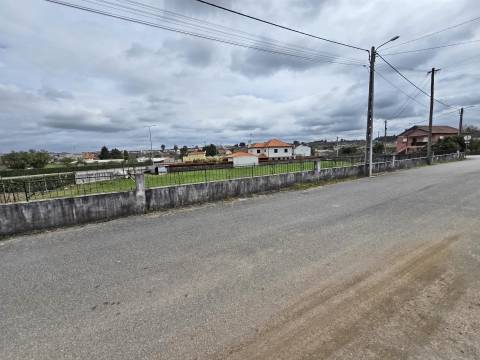 Lote de Terreno para Construção de Prédio com 10 fogos em Tondela
