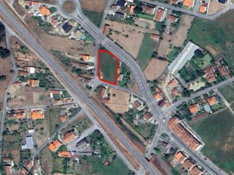 Lote de Terreno para Construção de Prédio com 10 fogos em Tondela