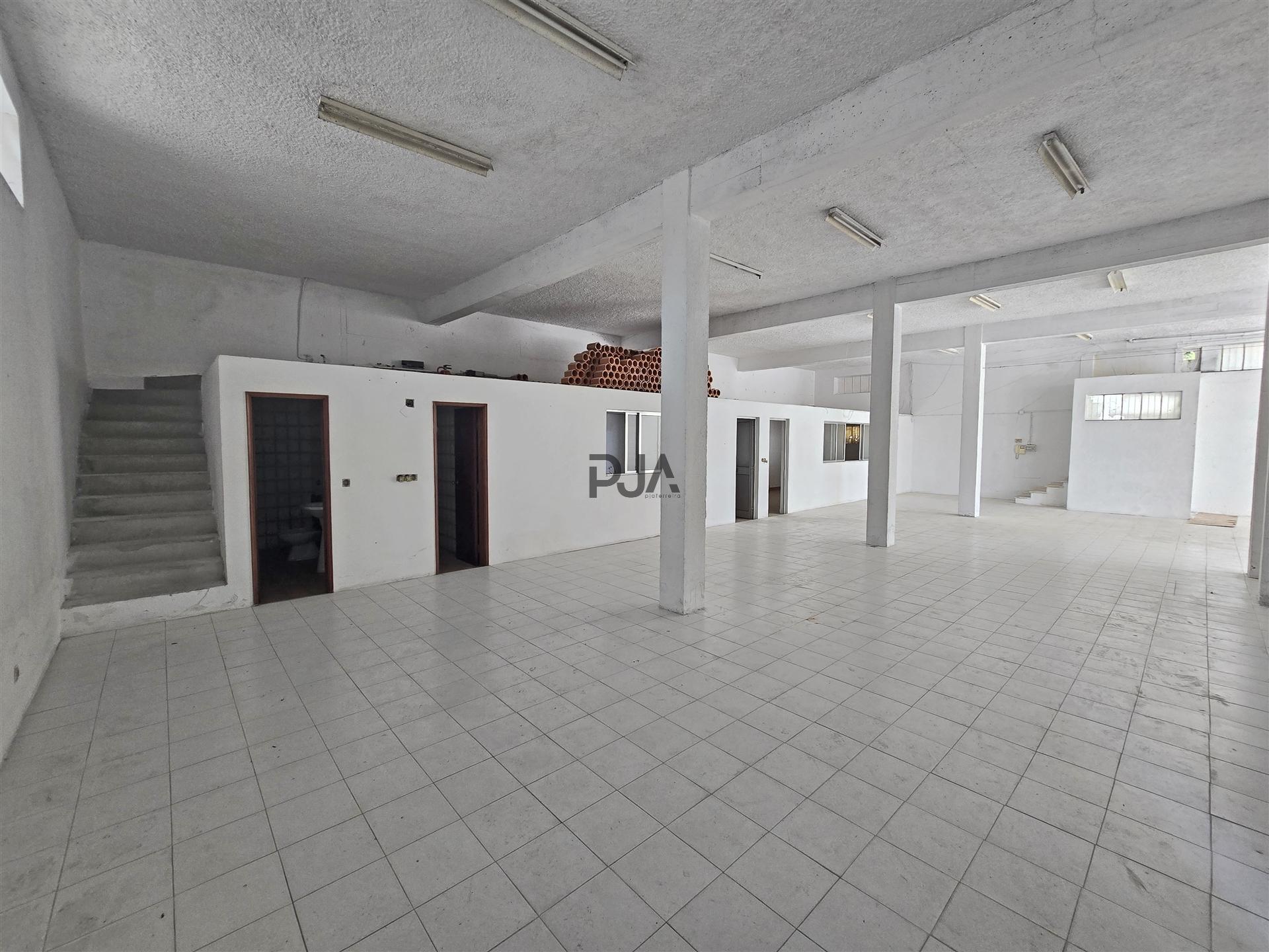 Arrumos/armazém para venda em Mangualde