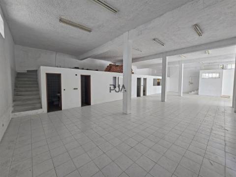 Arrumos/armazém para venda em Mangualde