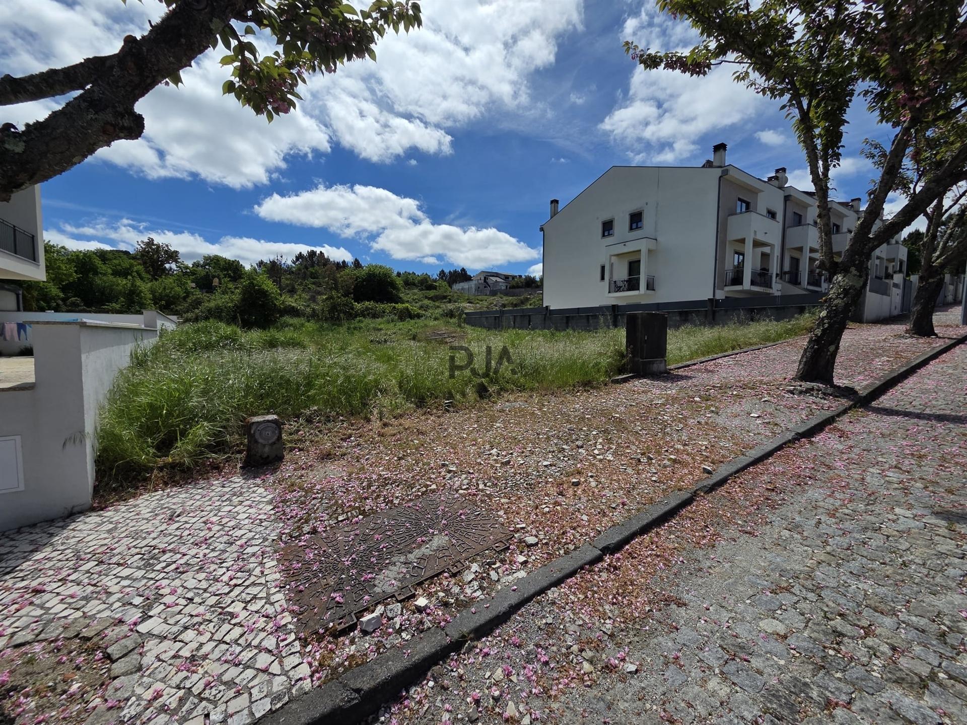 Lote de terreno em S. João de Lourosa, Viseu