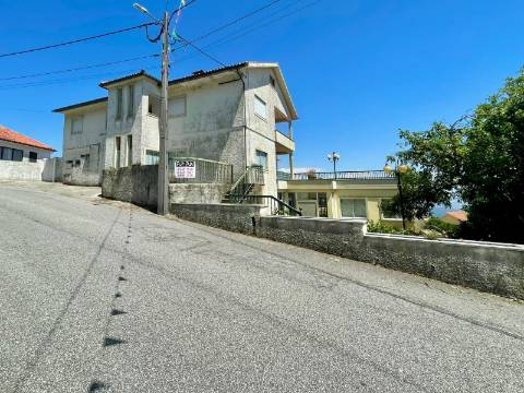 Edifício com grande potencial em Santiago de Besteiros, Tondela