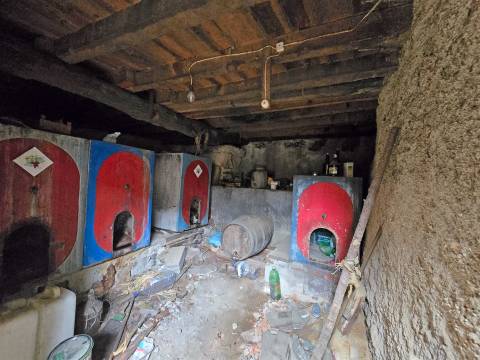 Moradia em Pedra para Restaurar  em Contenças de Cima, Mangualde