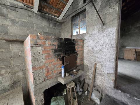 Moradia em Pedra para Restaurar  em Contenças de Cima, Mangualde