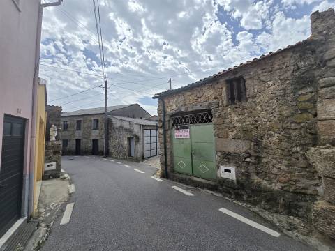 Moradia em Pedra para Restaurar  em Contenças de Cima, Mangualde