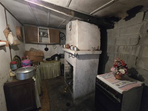 Moradia para restaurar em Sangemil, Penalva do Castelo