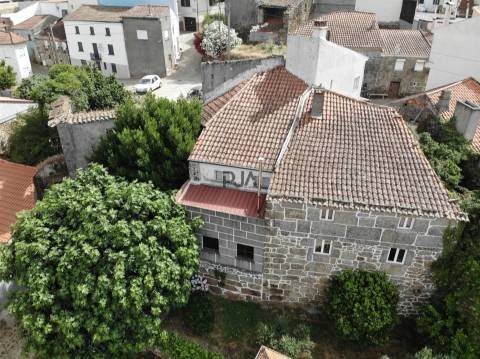 Moradia para restaurar em Sangemil, Penalva do Castelo