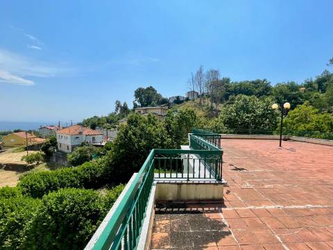 Edifício com viabilidade para 5 apartamentos em Santiago de Besteiros, Tondela