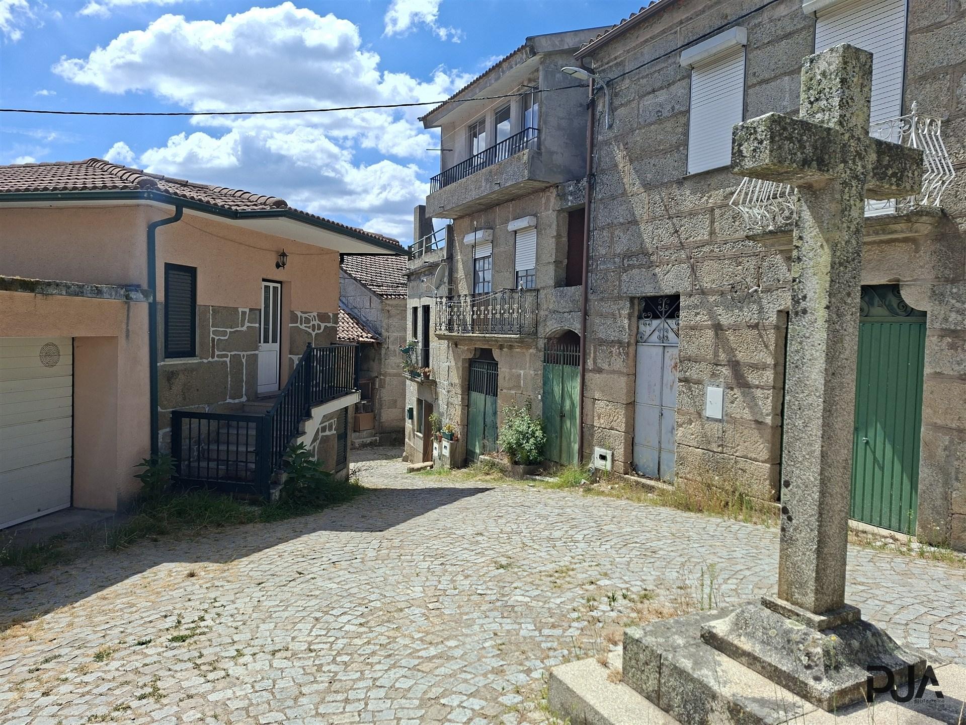 Moradia T4 em Tibalde, Mangualde